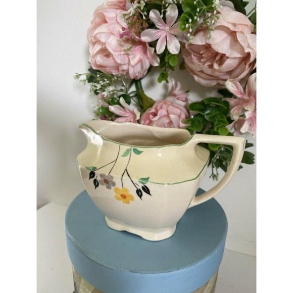 Royal Ivory John Maddock & Sons Creamer - Picture 2 of 12